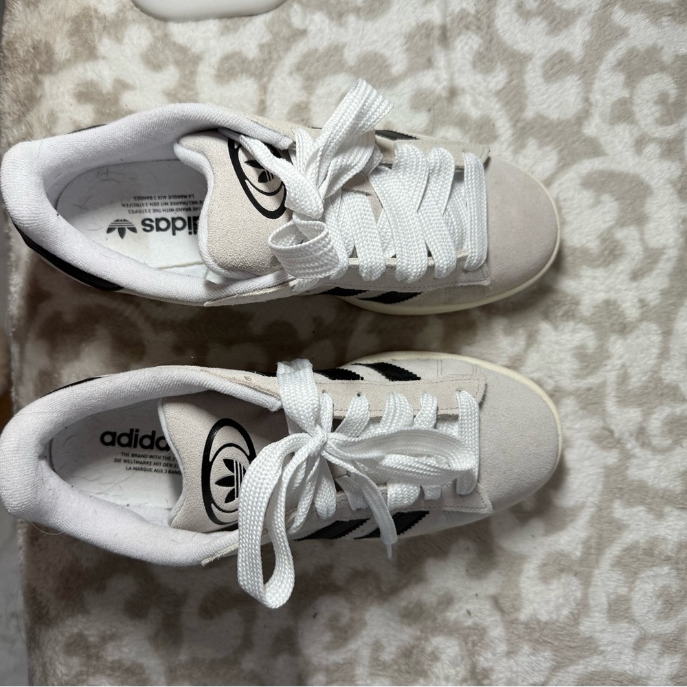 Adidas Classic White and Black Trainers - Picture 3 of 4